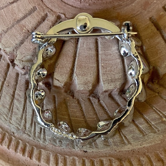 Vintage Silvertone GERRY’S Round Heart Wreath Brooch Pin - Picture 10 of 10